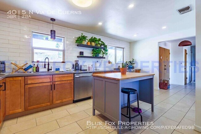 Building Photo - Foothills gorgeous home!