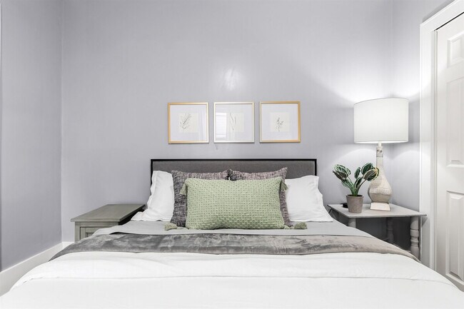 Building Photo - 419 S Kenwood Ave