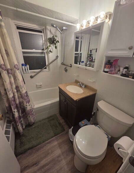 Building Photo - 22 Victoria St