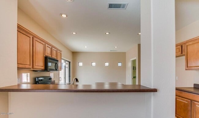 Building Photo - 13741 W Port Royale Ln