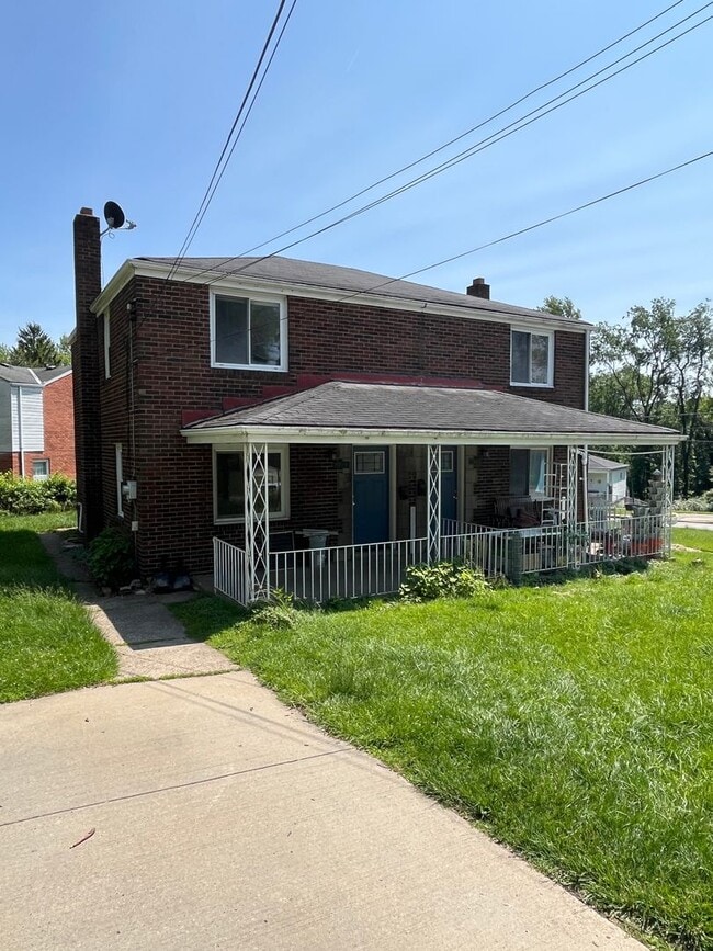 Primary Photo - 2 Bedroom House in Stanton Heights