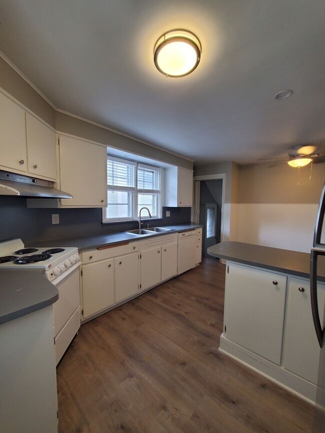 Building Photo - Single Family 3 Bedroom Home For Rent in Emmaus