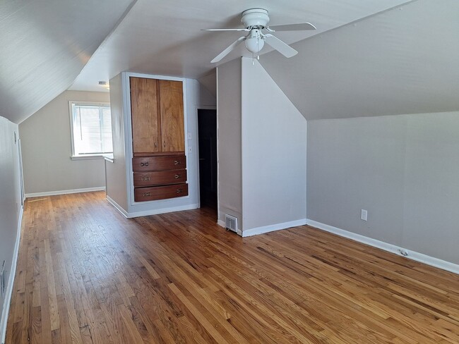 Building Photo - Charming 3 bedroom bungalow freshly updated