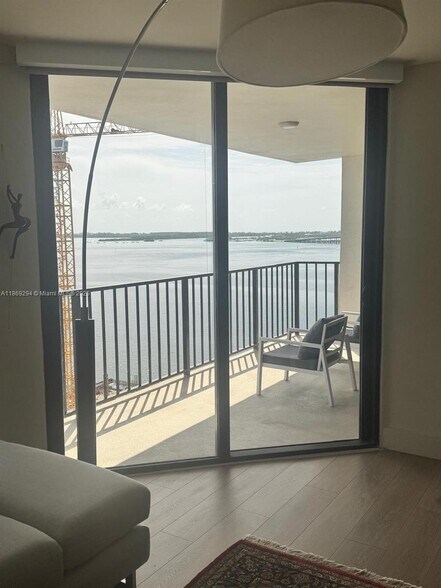 Building Photo - 1865 Brickell Ave