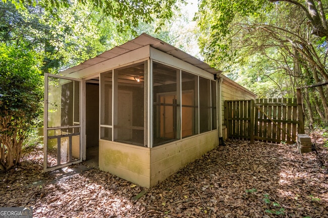 Building Photo - 175 Habersham Way
