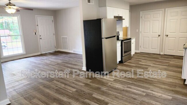 Building Photo - 3814 Meadowcliff Dr