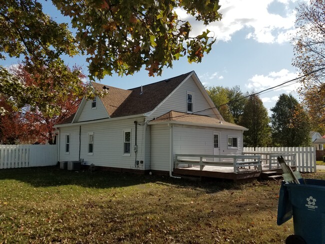Building Photo - 2431 Dillman St
