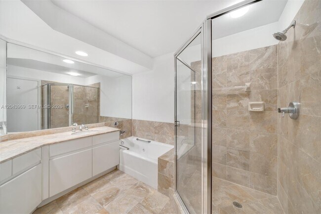 Building Photo - 888 Brickell Key Dr