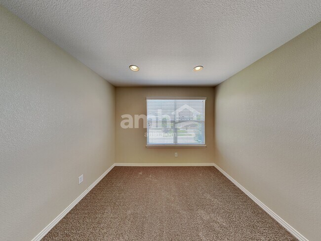 Building Photo - 25568 E Glasgow Pl