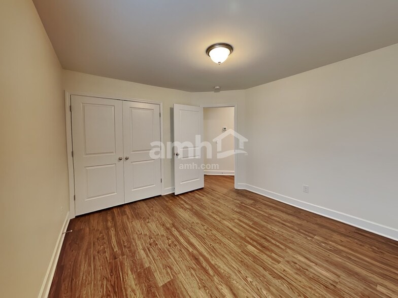 Building Photo - 5068 Trailwater Dr