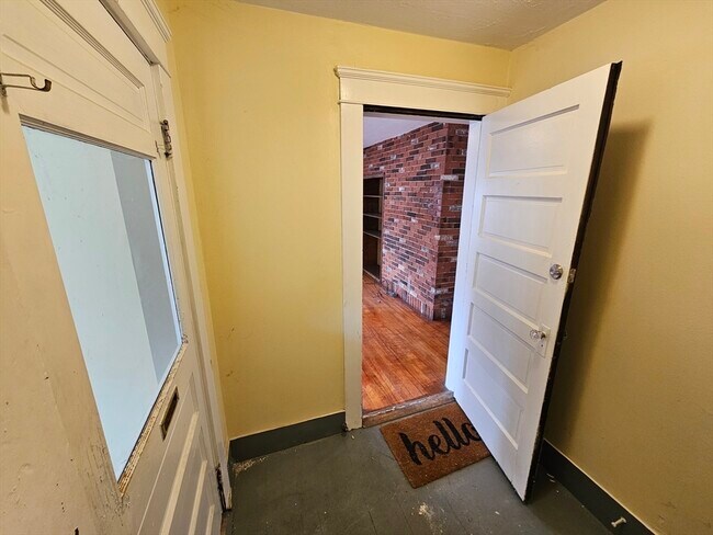 Building Photo - 5 Brookdale St