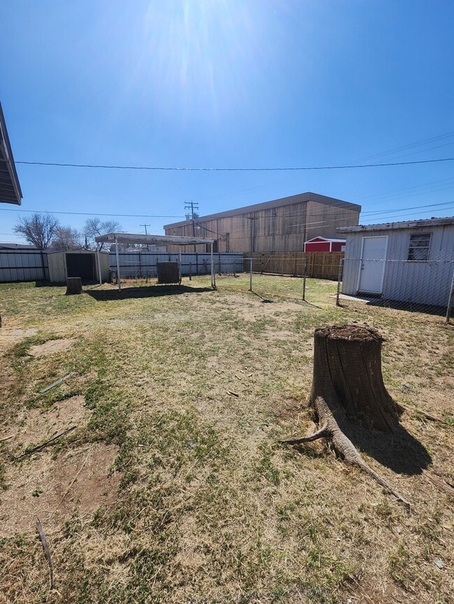 Building Photo - 3 bed 2 bath 1 car garage