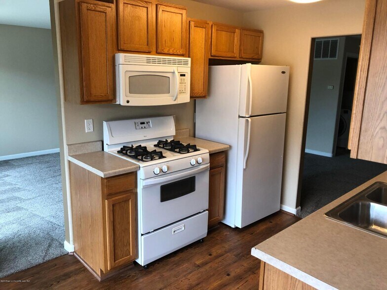 Building Photo - 796 Castle Valley Blvd