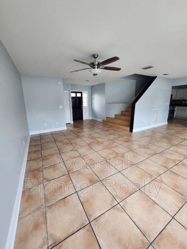 Building Photo - 10121 Sea spray Pl