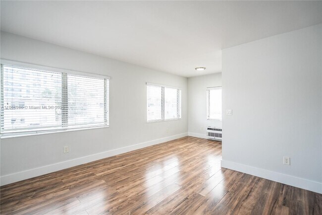 Building Photo - 460 NE 82nd Terrace