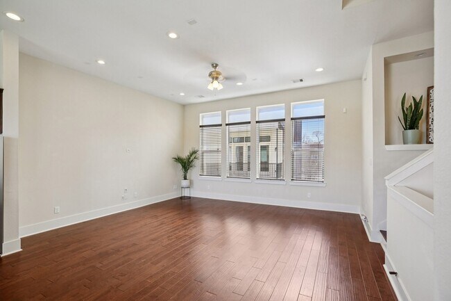 Building Photo - 209 Burr St