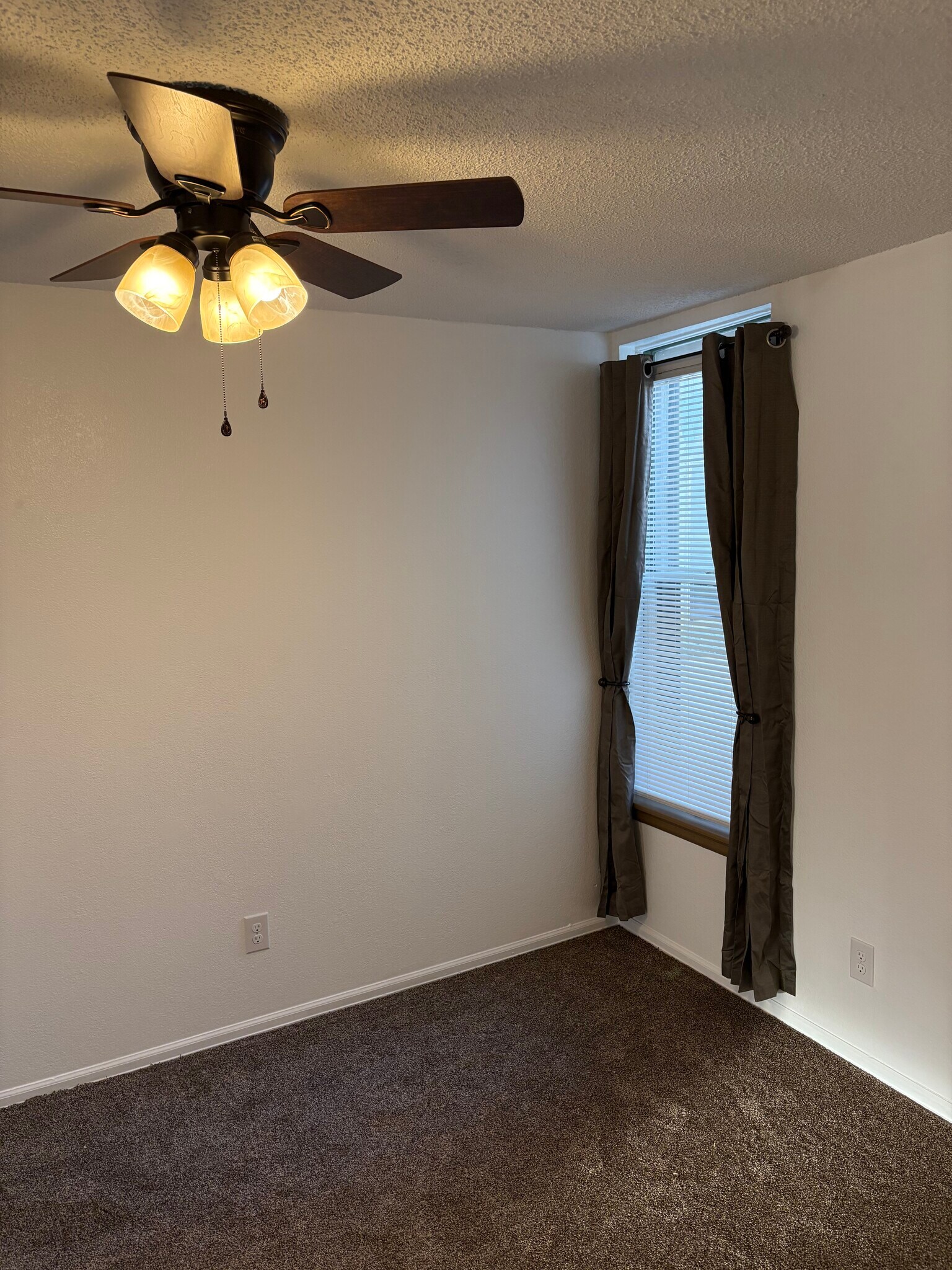 Building Photo - 301 W Abriendo Ave