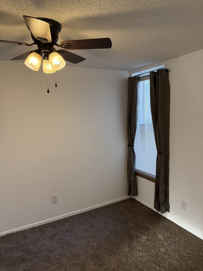 Building Photo - 301 W Abriendo Ave