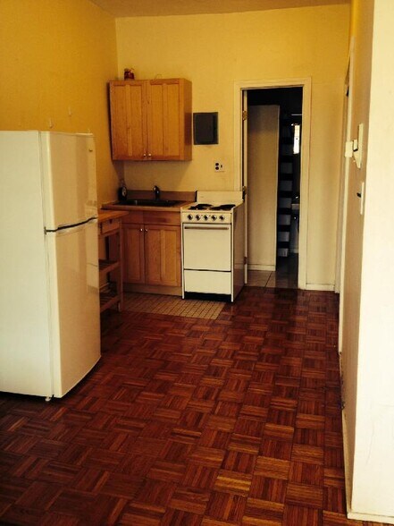 Building Photo - 40 Anderson St