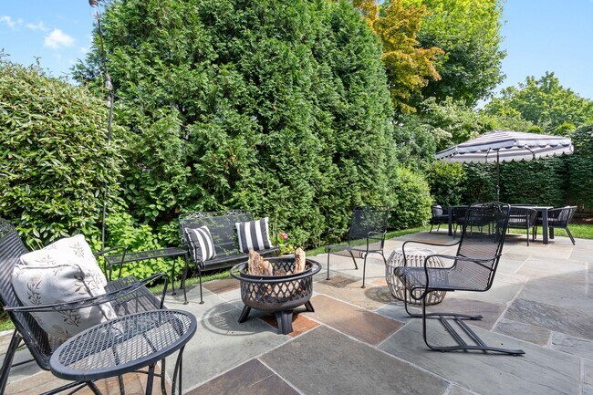 Building Photo - 15 Overlook Pl