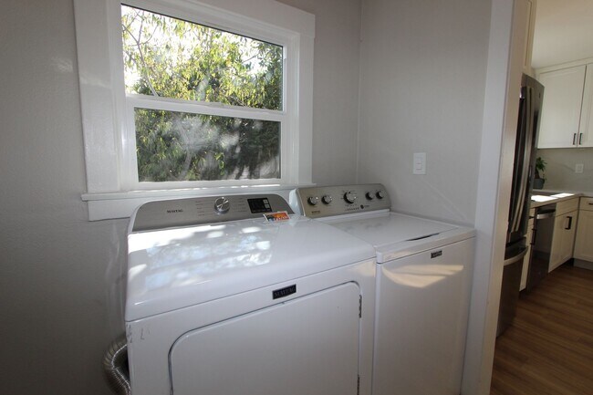 Building Photo - 251 S 36th St