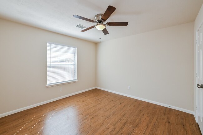 Building Photo - 2506 Fox Water Dr