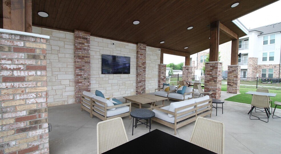 Building Photo - 241 N Overlook Dr