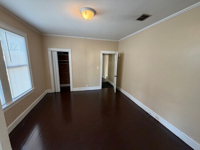 Building Photo - Cute 3 Bedroom Home Off Youree