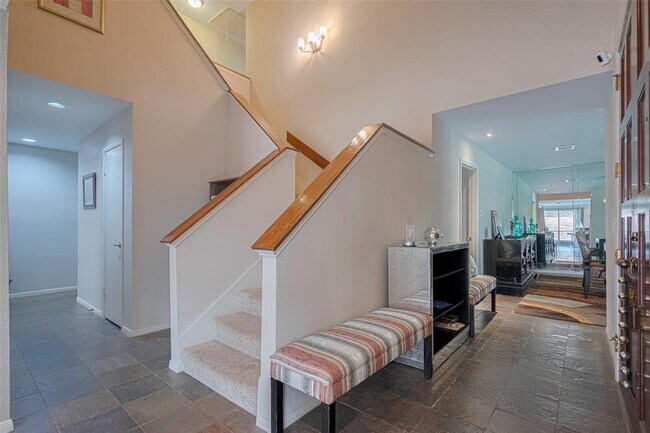 Building Photo - 12231 Carriage Hill Dr