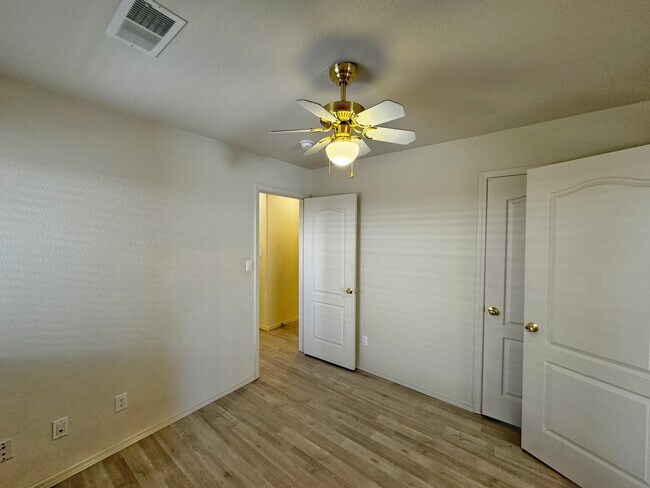 Building Photo - 7152 Elk Creek Rd NE