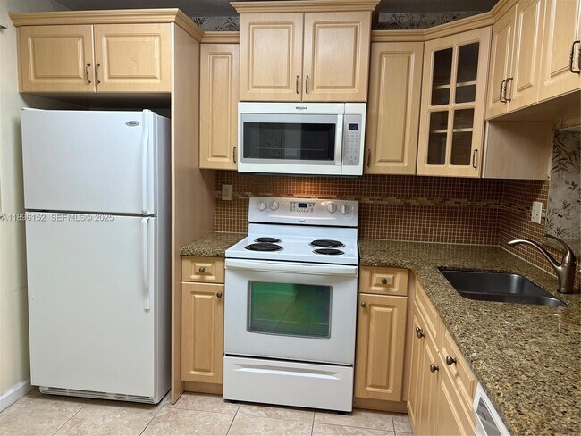 Building Photo - 10855 SW 112th Ave