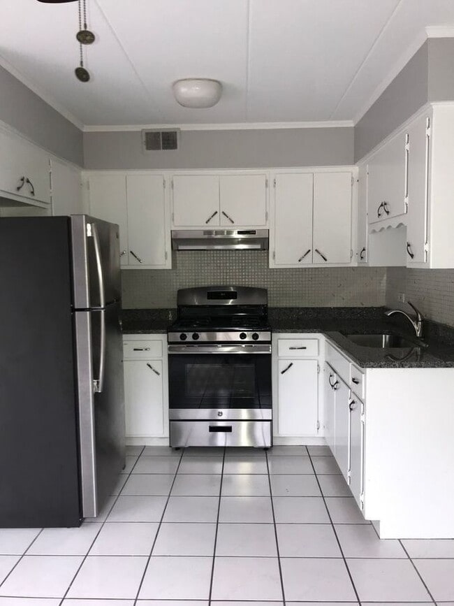 Building Photo - 9735 S Cicero Ave