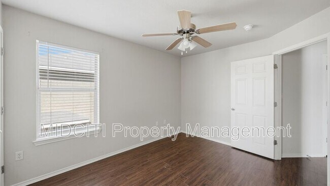 Building Photo - 1121 Brown Rock Dr