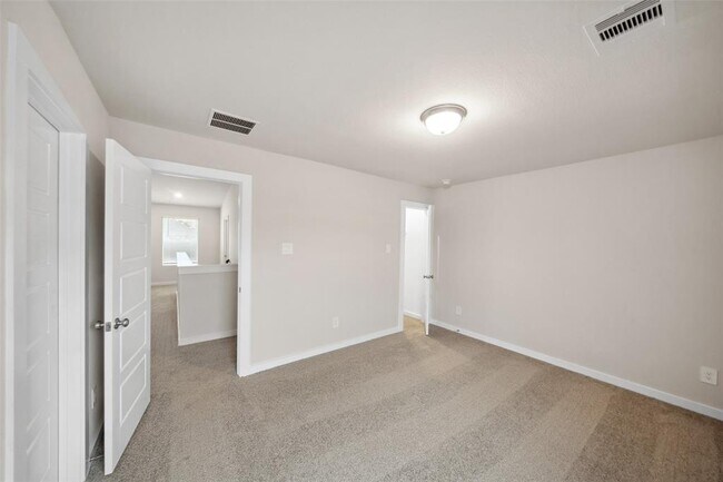 Building Photo - 18033 Martin Pines Dr