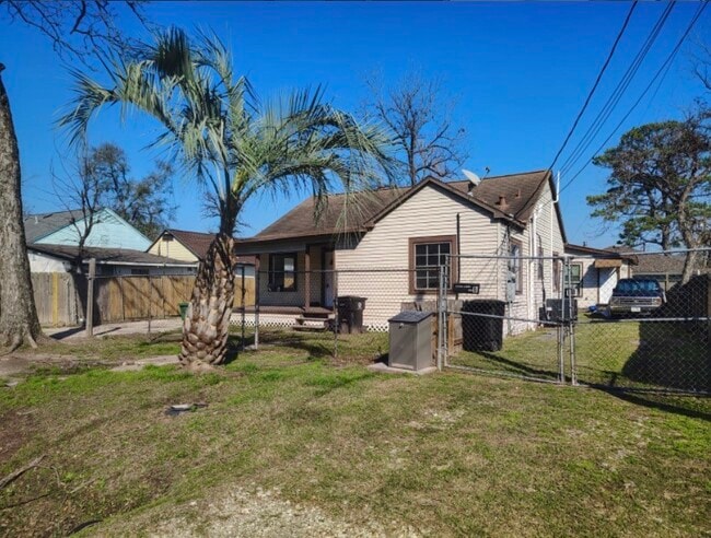 Building Photo - 7716 Appleton St