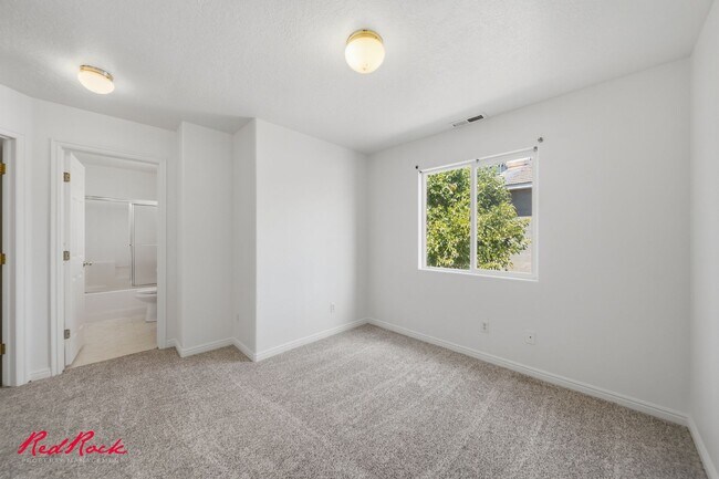 Building Photo - 1058 N 1340 W Cir