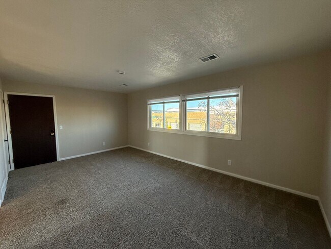 Building Photo - 2606 E Hennepin Ave