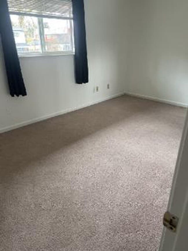 Building Photo - Heigh 710-712