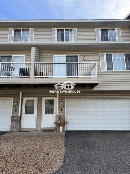 Primary Photo - 1613 County Rd D E