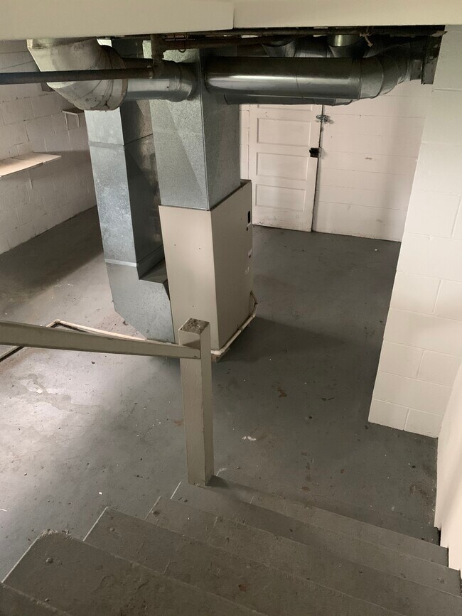 Building Photo - 1212 W Nowland Ave