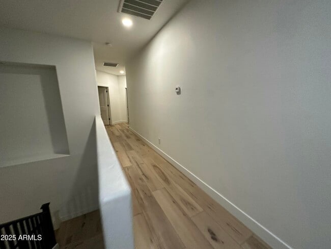 Building Photo - 3533 E Flower St