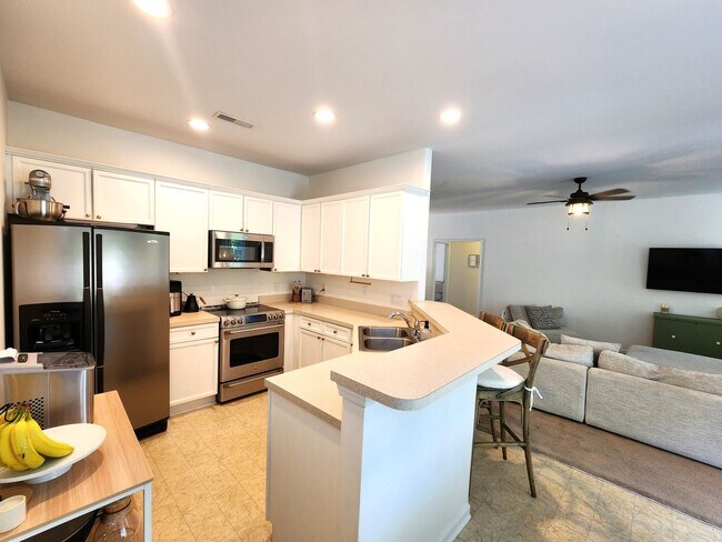 Building Photo - ~ THE ARBORS @ WESTGATE ~