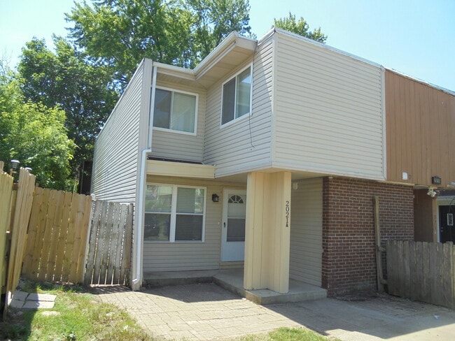 Building Photo - 2021 Berkshire Cir