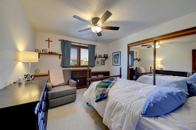 Building Photo - Stunning 4-Bedroom Albuquerque Foothill Ho...