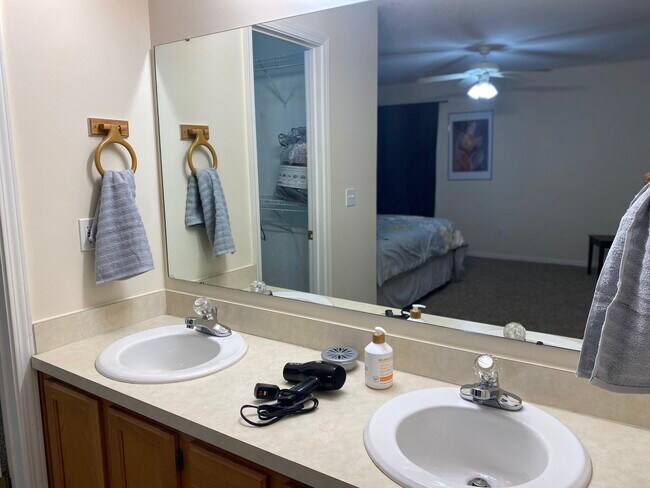 Building Photo - 1511 Legend Trail Dr