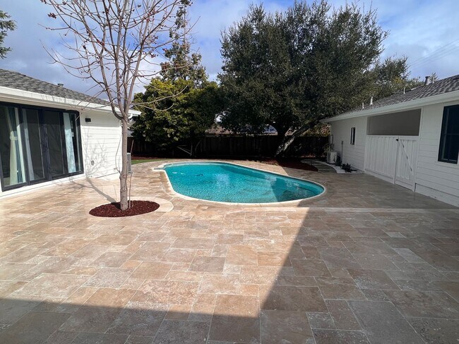 Building Photo - Stunning new build, top of the line everything, walk to town location, close to schools! INCLUDES...