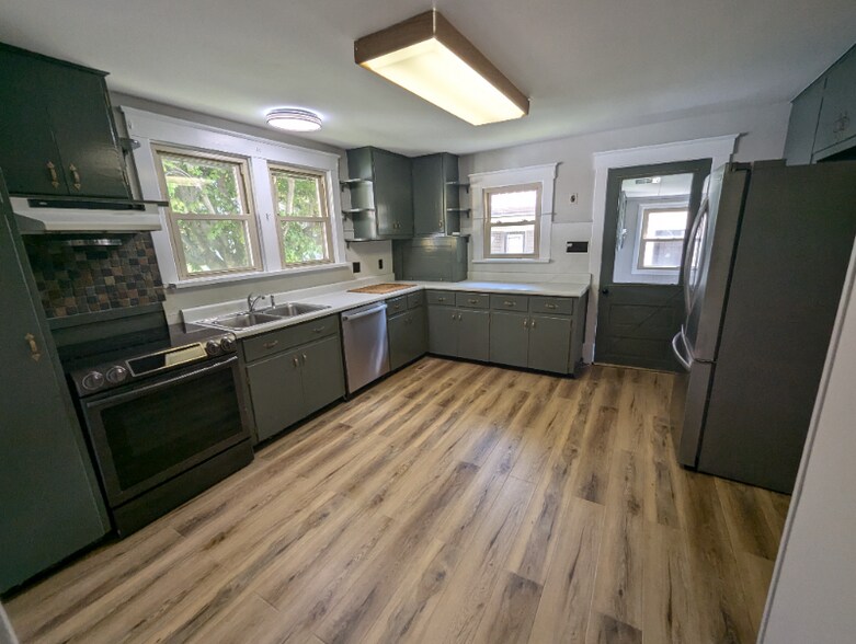 Building Photo - 255 Bricker St