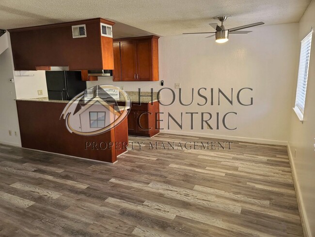 Building Photo - 9013 Montoya St