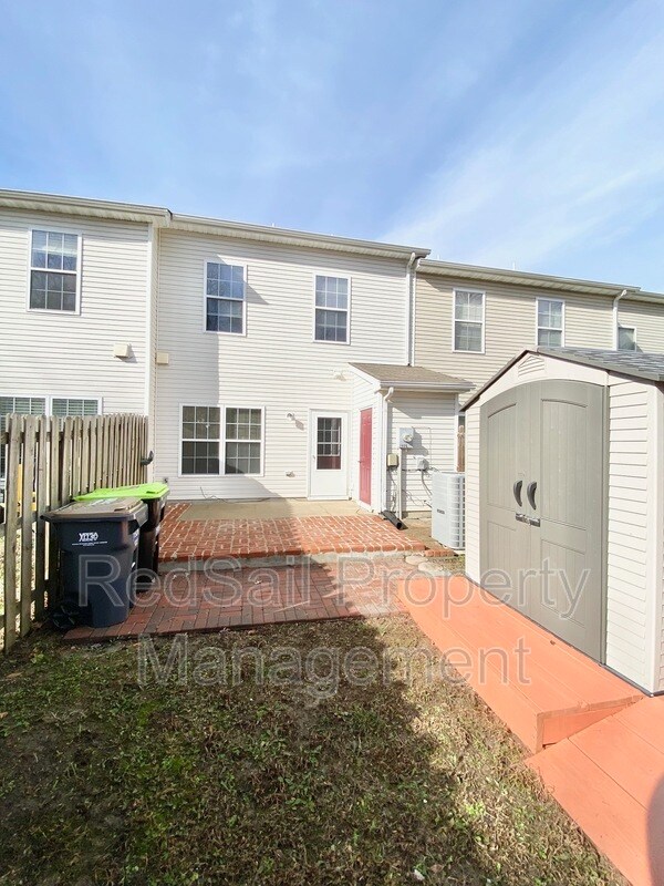 Building Photo - 1926 Algonquin Trail