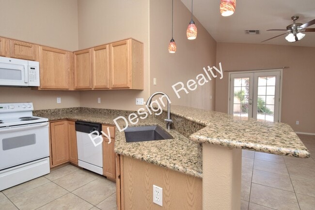 Building Photo - Corner Lot 3 Bed 2 Bath Home Near El Conquistador Golf